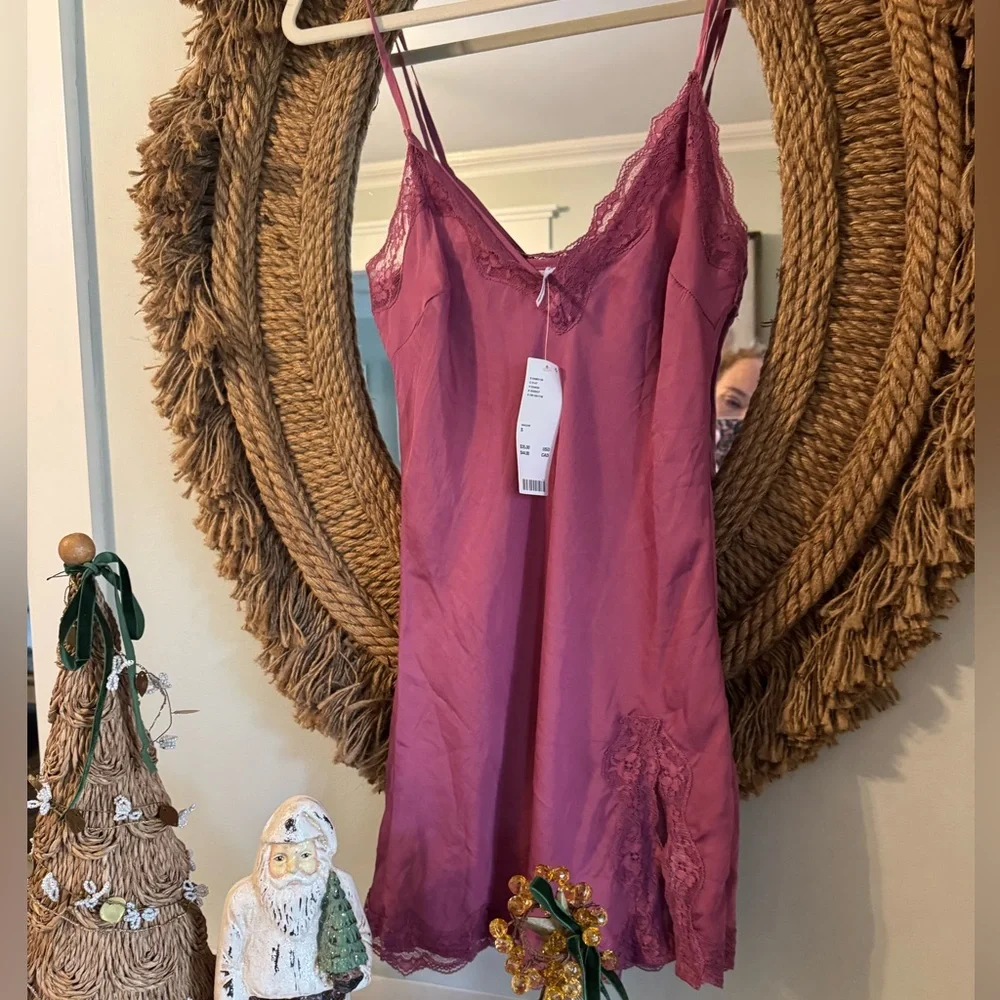 💕💕 Urban Outfitters Out From Under NWT Mauve Slip Dress Size Small - Picture 3 of 7